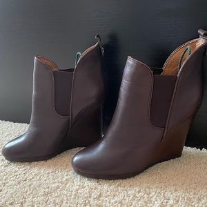 Coach Farah 4” brown wedge size 7